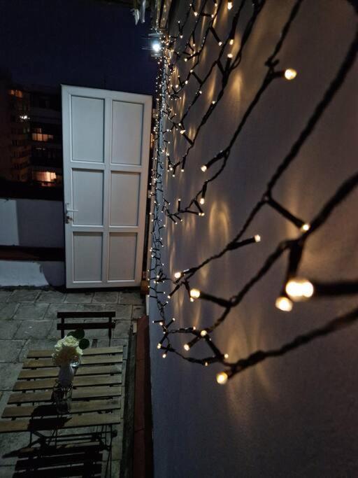 Charming Apartment With Private Terrace Bucharest Exterior photo